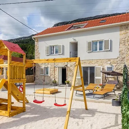 Toni * Kaštel Stari