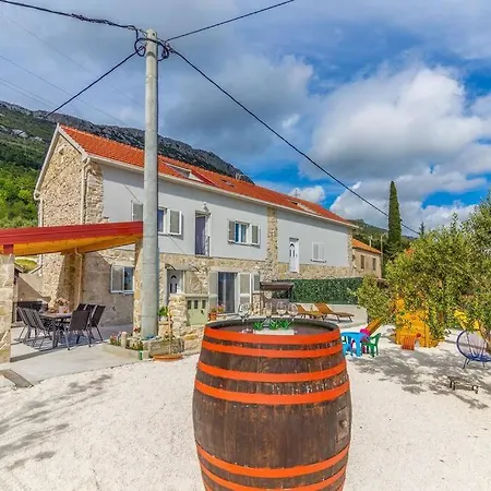 Toni Kaštel Stari