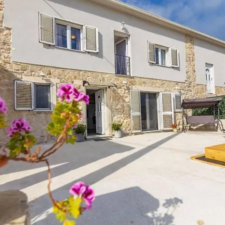 Toni Kaštel Stari