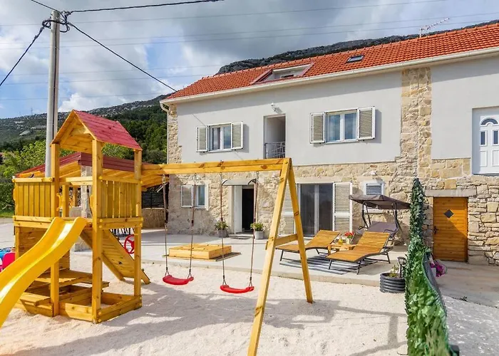 Toni * Kaštel Stari